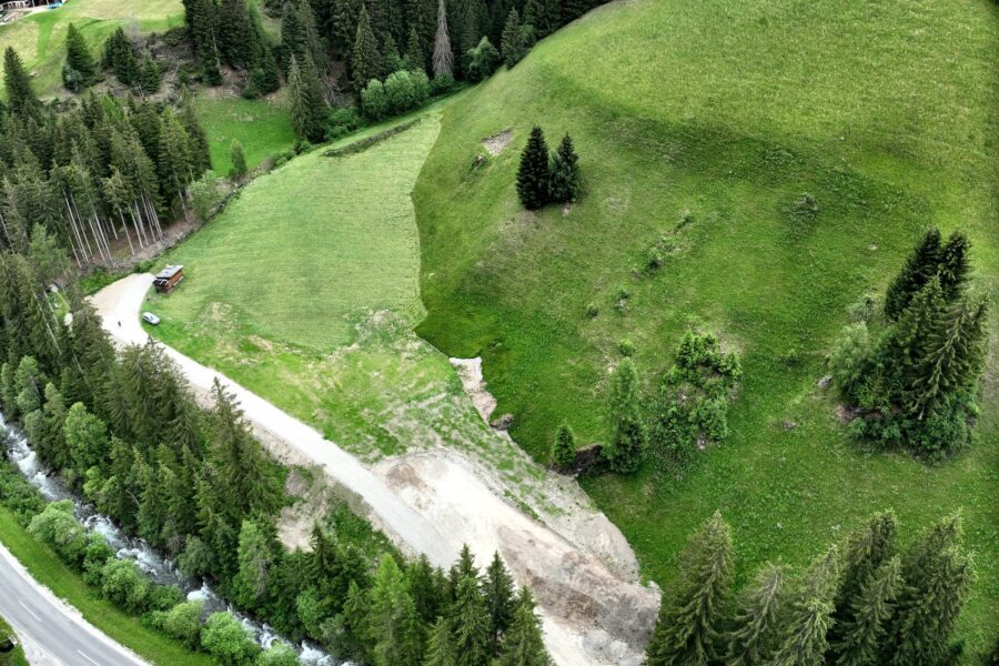 Geländeeingriff am Bachlauf (Luftaufnahme)