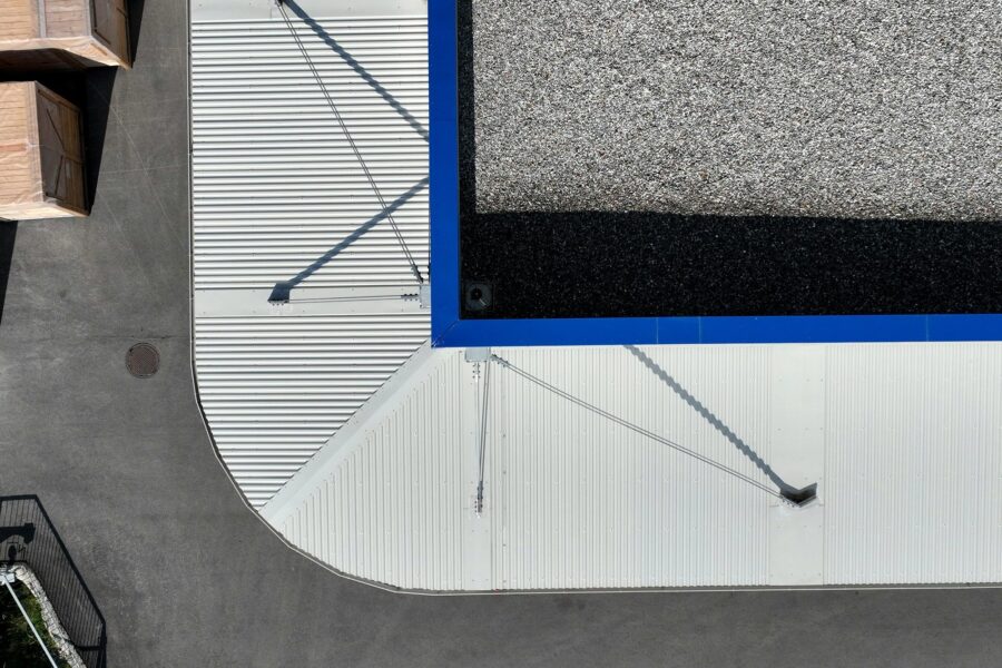 Hallen-Attika Detail (Luftaufnahme)