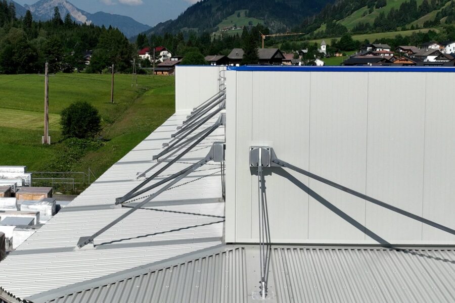 Hallendach mit Schneefangsystem