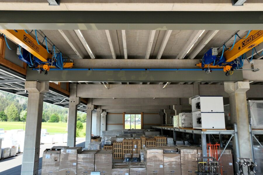 Brückenkran in Stahlbetonhalle