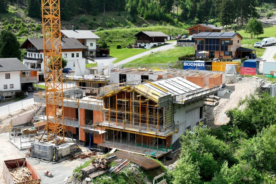 Wohnhaus-Rohbau mit Pultdach
